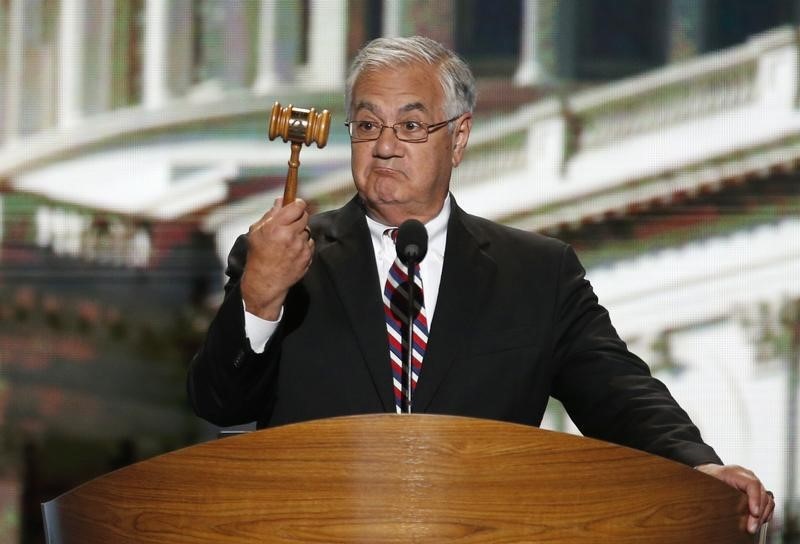 © Reuters. Barney Frank holds the gavel during the final session of the Democratic National Convention in Charlotte