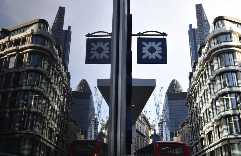 © Reuters. A branch of the Royal Bank of Scotland is seen in the City of London