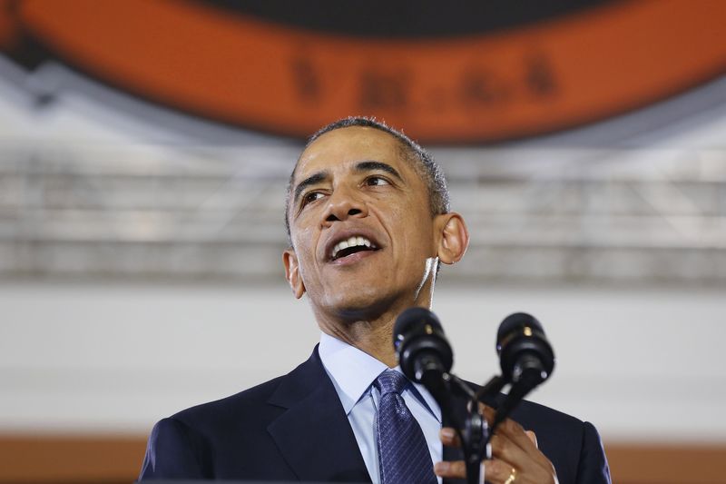 © Reuters. U.S. President Barack Obama speaks at Joint Base McGuire-Dix-Lakehurst in New Jersey