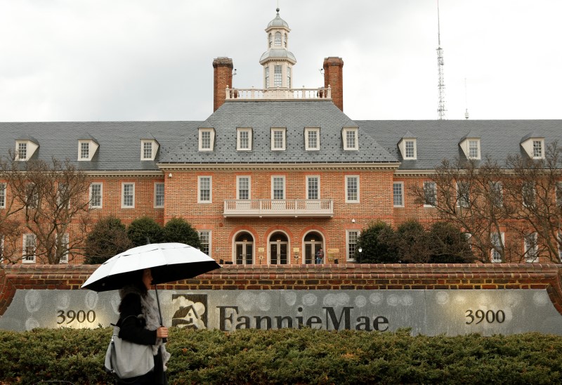 © Reuters. Woman walks past Fannie Mae in Washington