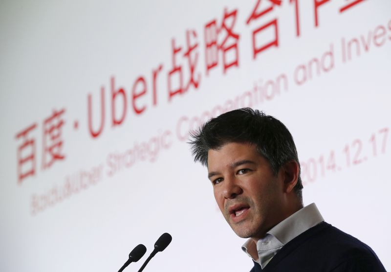 © Reuters. O CEO do Uber, Travis Kalanick, fala durante cerimônia sobre acordo com Baidu, em Pequim