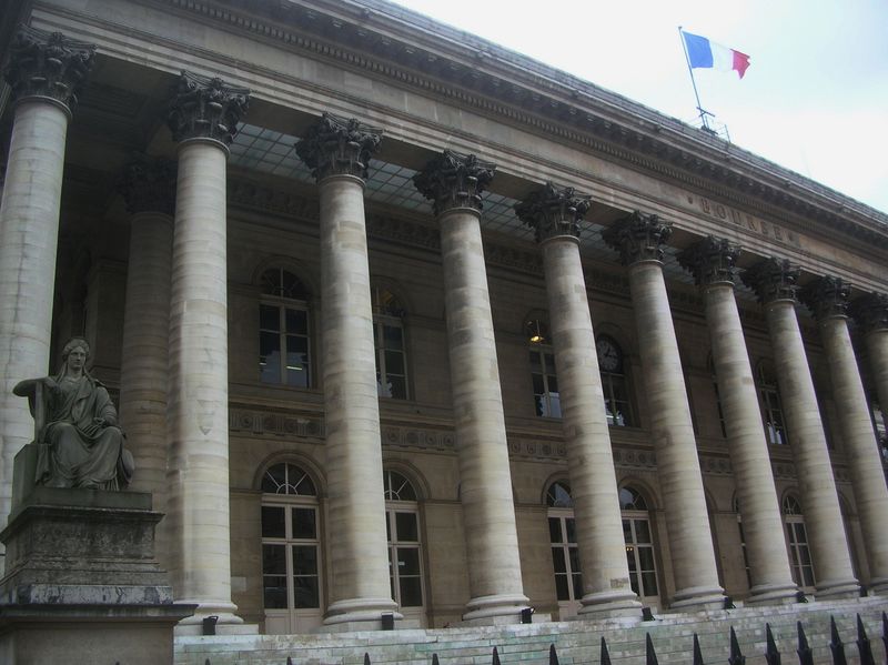 © Reuters. LA BOURSE DE PARIS EN BAISSE À MI-SÉANCE