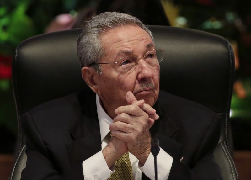 © Reuters. Cuba's President Raul Castro attends the opening session of the 10th ALBA alliance summit in Havana