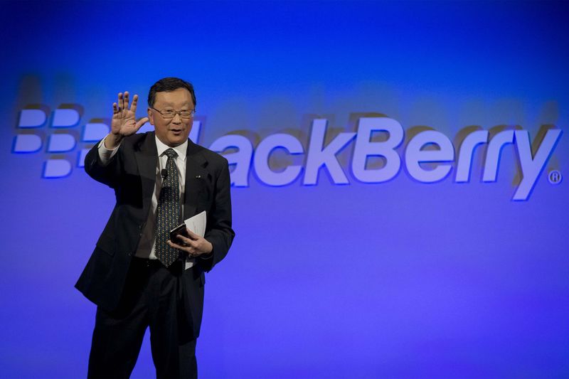 © Reuters. BlackBerry Chief Executive Officer John Chen introduces the new Blackberry Classic smartphone during the launch event in New York