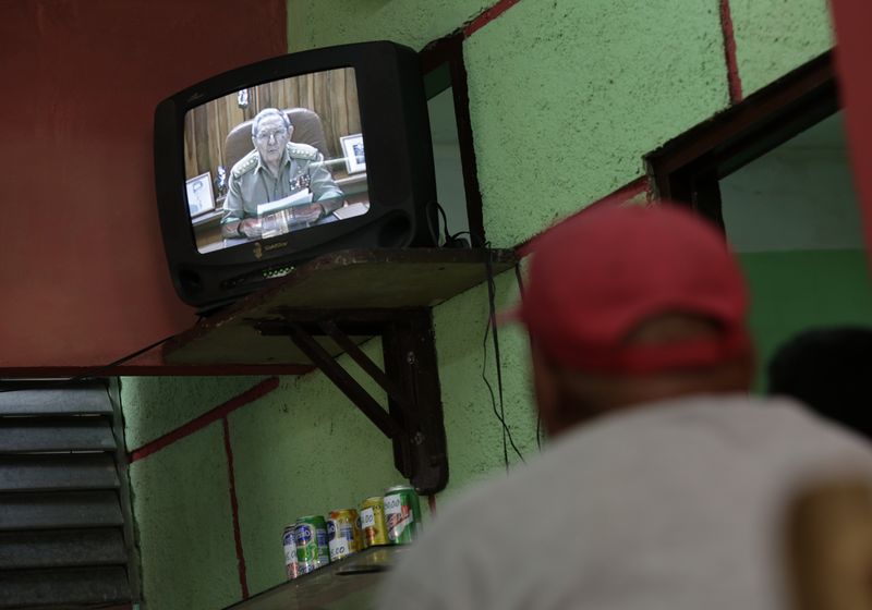 © Reuters. Presidente cubano Raúl Castro faz declaração na TV sobre EUA