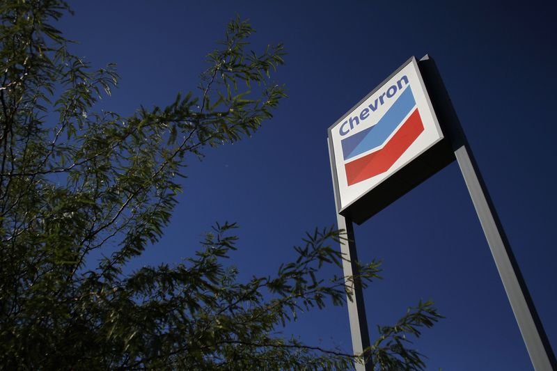 © Reuters. File photo of a Chevron sign displayed at a gas station in Buckeye