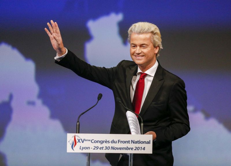 © Reuters. Netherland's Geert Wilders, president of PVV delivers a speech during the France's far-right National Front congress in Lyon