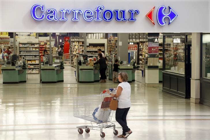 © Reuters. Carrefour confirma acuerdo con magnate brasileño Diniz