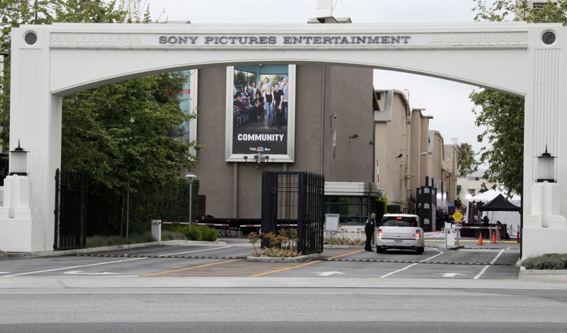 © Reuters. File photo of an entrance gate to Sony Pictures Entertainment at the Sony Pictures lot is pictured in Culver City