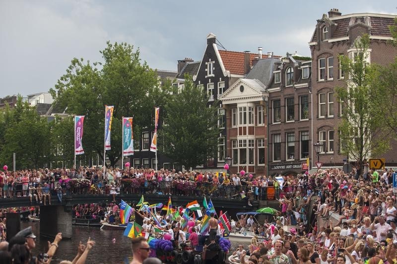 © Reuters. Airbnb acuerda aplicar impuestos al turismo en Ámsterdam