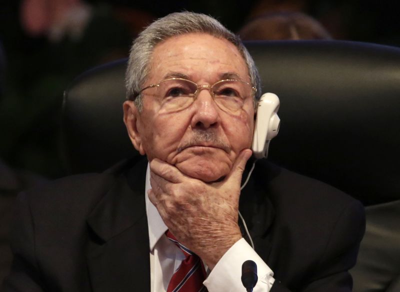 © Reuters. Cuba's President Raul Castro attends a meeting of the Caribbean Community (CARICOM) leaders summit at the Revolution Palace in Havana