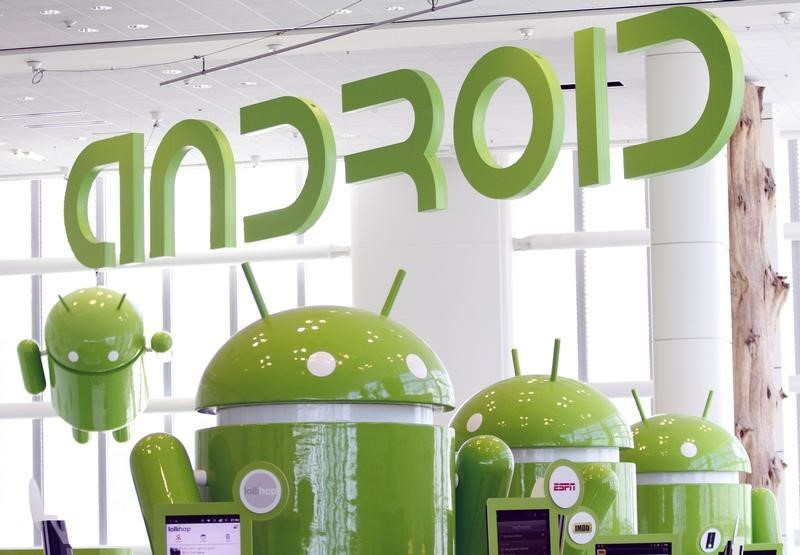 © Reuters. nAndroid mascots are lined up in the demonstration area at the Google I/O Developers Conference in the Moscone Center in San Francisco