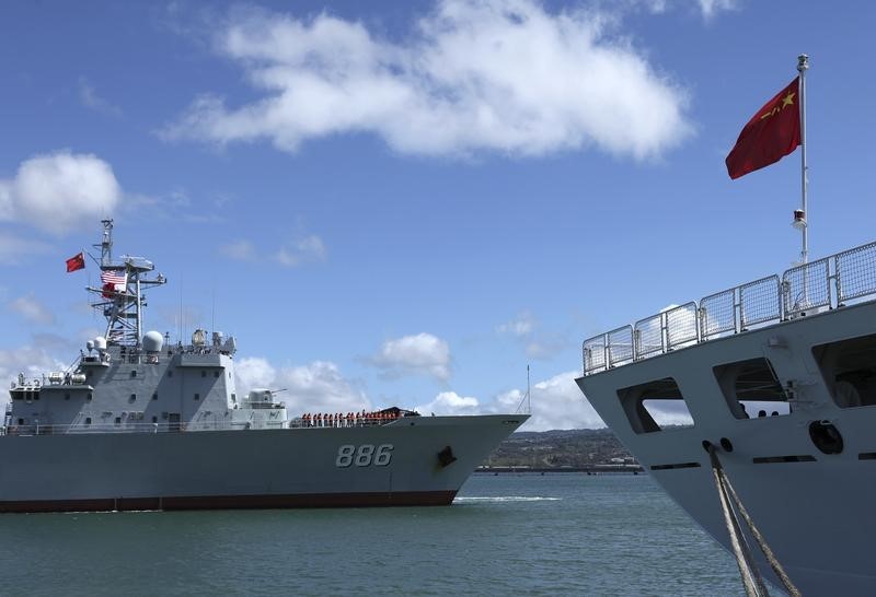 © Reuters. The Chinese PLA Navy replenishment ship Qiandaohu arrives for RIMPAC 2014, in Honolulu