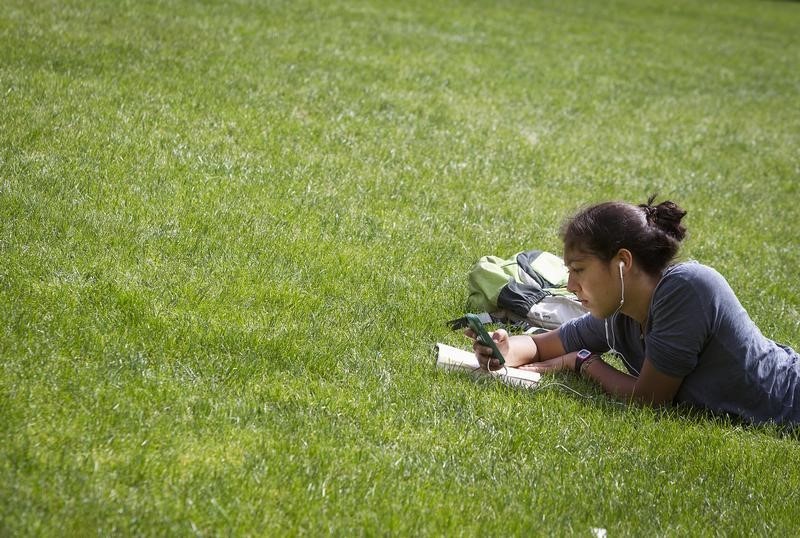 © Reuters. A woman lies in the grass at Columbia University in New York
