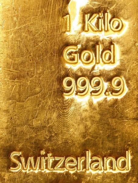 © Reuters. الذهب يرتفع فوق 1200 دولار رغم صعود أسواق الأسهم