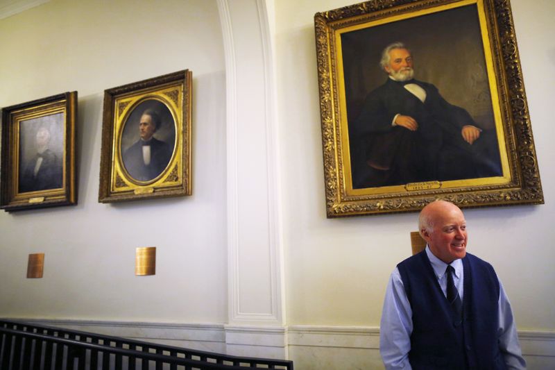 © Reuters. New Hampshire Secretary of State Bill Gardner stands in the hallway outside his office at the State House in Concord