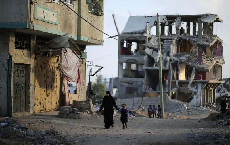 © Reuters. مسؤولون: مانحو غزة لم يقدموا سوى نسبة ضئيلة من أموال إعادة الإعمار