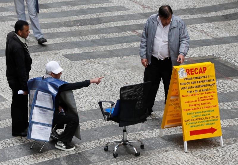 © Reuters. Oferta de vagas de emprego no centro de São Paulo
