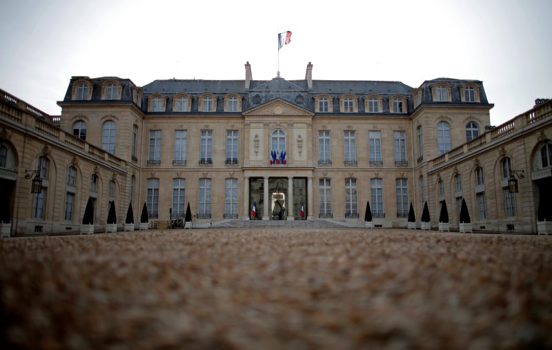 © Reuters. DÉPART DE LA DIRECTRICE DE CABINET DE FRANÇOIS HOLLANDE À L'ÉLYSÉE