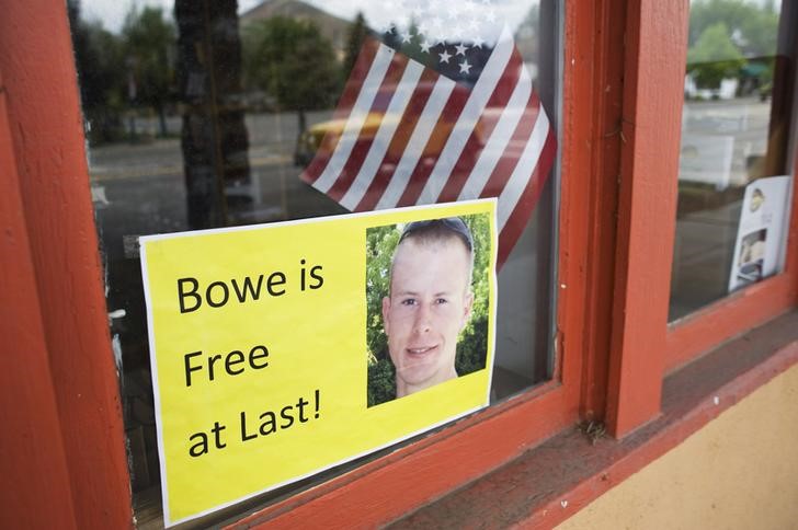 © Reuters. A sign of support of Army Sergeant Bowe Bergdahl is seen in Hailey, Idaho