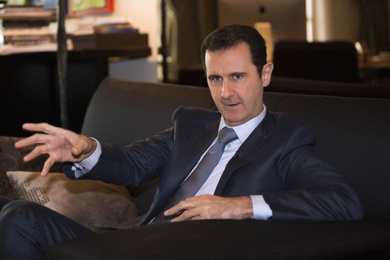 © Reuters. Syria's President Bashar al-Assad speaks during an interview with French magazine Paris Match,in Damascus