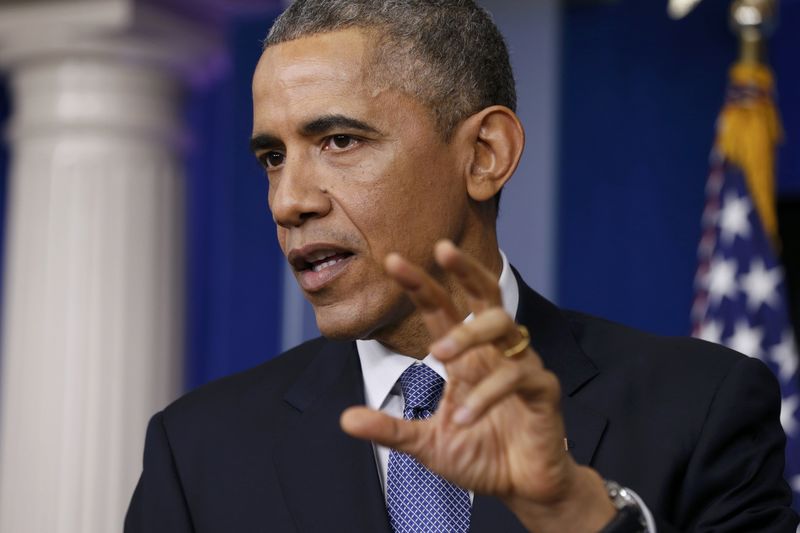 © Reuters. U.S. President Obama answers a question about the cyberattack on Sony Pictures after his end of the year press conference in the briefing room of the White House in Washington