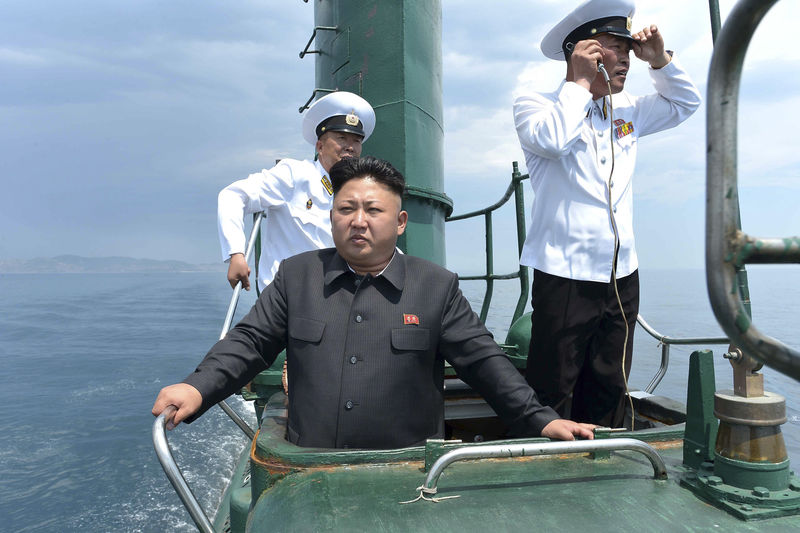 © Reuters. North Korean leader Kim Jong Un stands on the conning tower of a submarine during his inspection of the KPA Naval Unit 167