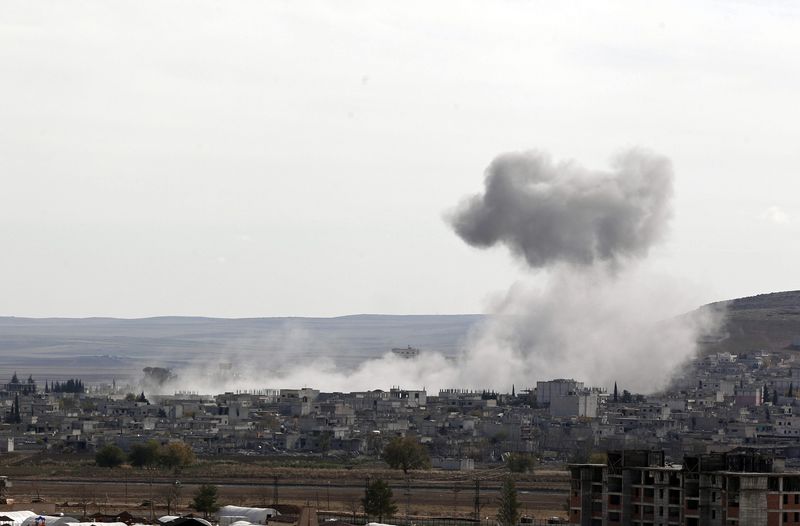 © Reuters. قوات التحالف تشن ثلاث غارات في سوريا و13 في العراق
