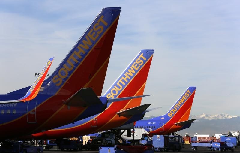 © Reuters. Southwest Airlines jets wait on the tarmac at Denver International Airport in Denver
