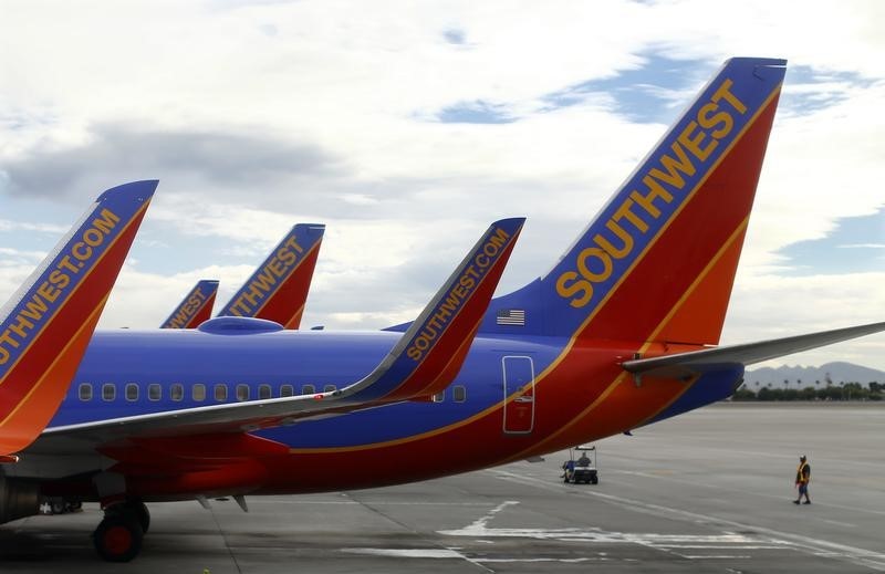 © Reuters. Southwest commercial airliners taxied at McCarran International Airport in Las Vegas