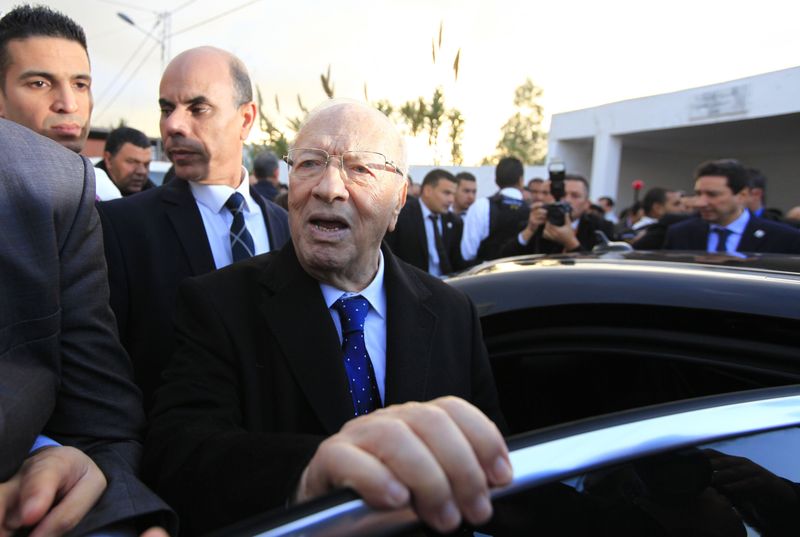 © Reuters. حملة السبسي: المؤشرات الأولية تظهر فوز السبسي بالرئاسة في تونس