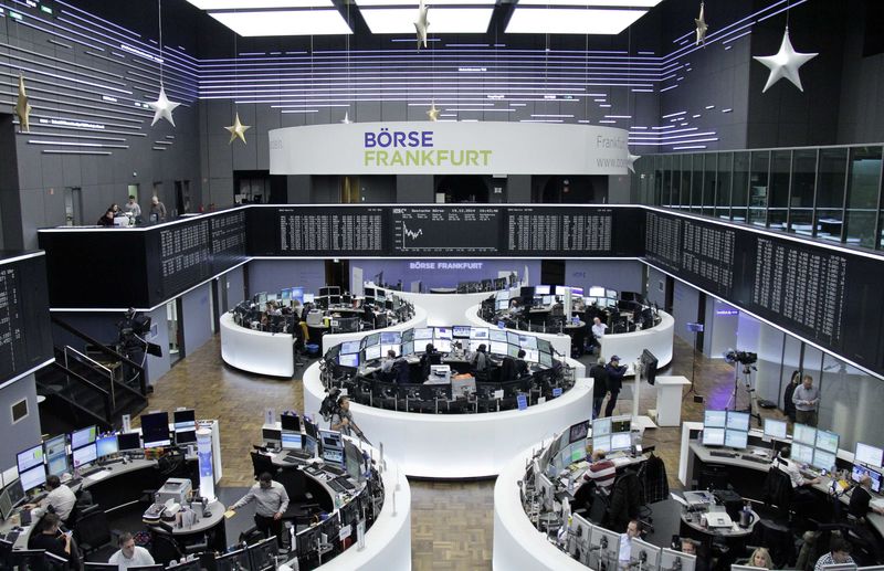 © Reuters. La sala operativa della borsa di Francoforte 