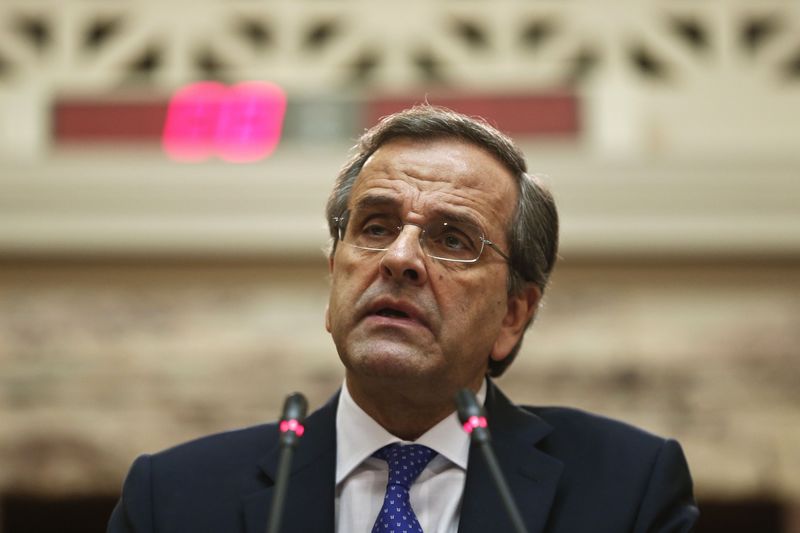 © Reuters. Greece's PM and leader of ruling conservative New Democracy party Samaras addresses parliamentary group in Athens