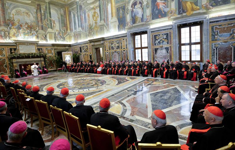 © Reuters. Papa Francisco em encontro de Natal com a Cúria, no Vaticano