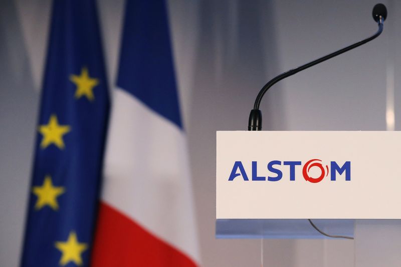 © Reuters. File photo of French and European flags during an inaugural visit of the Alstom offshore wind turbine plants in Montoir-de-Bretagne