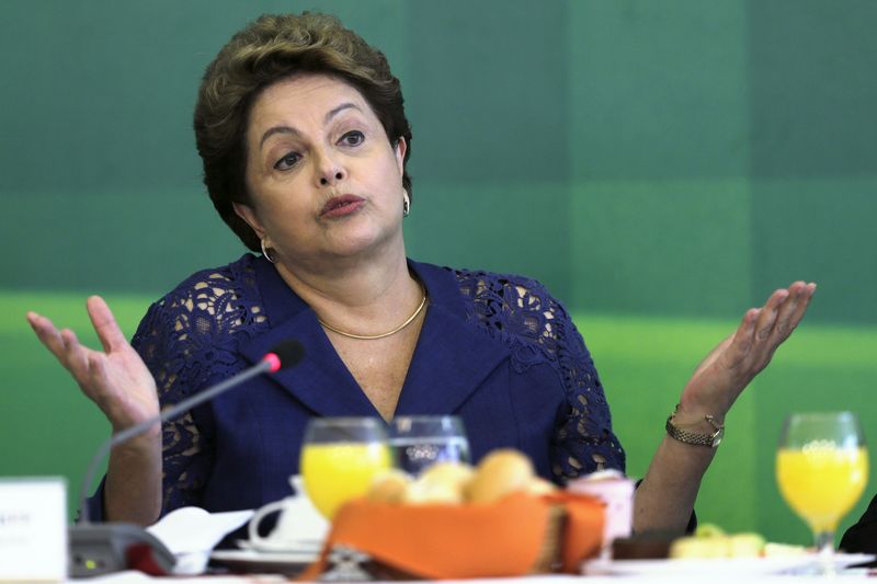 © Reuters. Presidente Dilma Rousseff fala durante café da manhã com jornalistas no Palácio do Planalto, em Brasília 