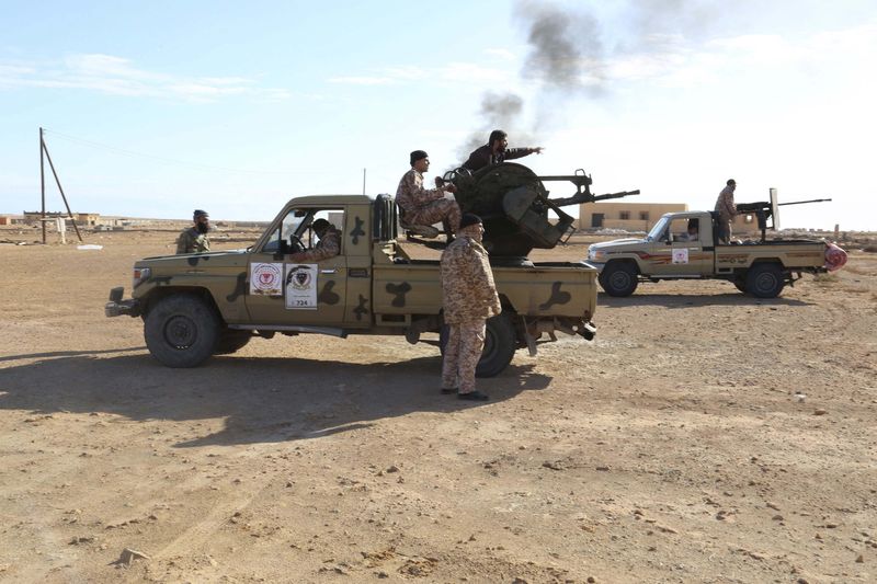 © Reuters. Forças Armadas da Líbia, do governo rival, em operação para libertar portos de petróleo
