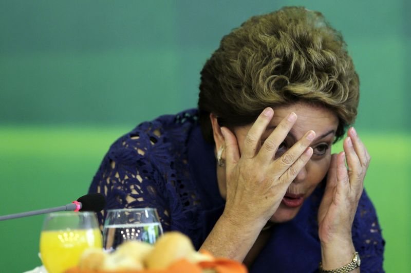 © Reuters. Presidente Dilma Rousseff durante café da manhã com jornalistas no Palácio do Planalto em Brasília