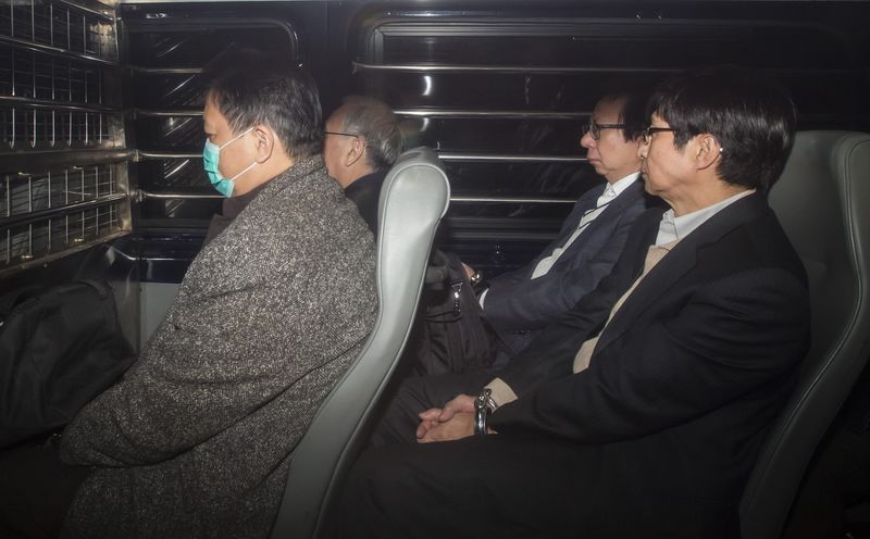 © Reuters. Former Hong Kong Stock Exchange official Francis Kwan, Former Hong Kong's chief secretary Rafael Hui and others sit in a prison van as they arrive at the High Court in Hong Kong