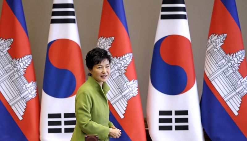 © Reuters. رئيسة كوريا الجنوبية تقول ان البيانات النووية المسربة تشكل مشكلة خطيرة