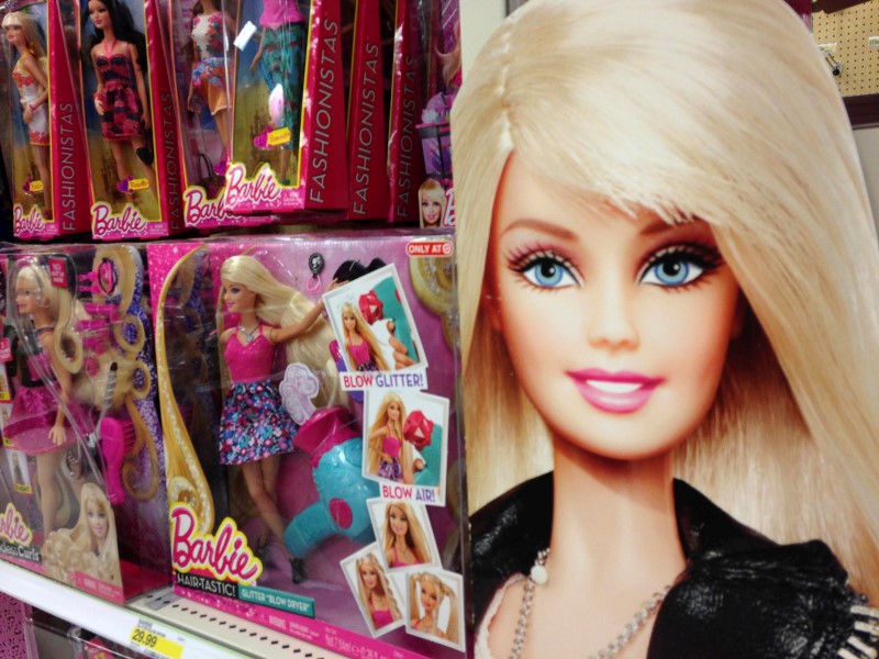 © Reuters. Barbie dolls are shown in the toy department of a retail store in Encinitas, California