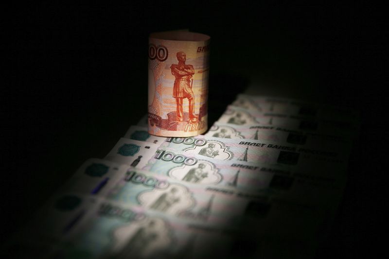 © Reuters. Russian rouble banknotes are seen in this illustration picture taken in Moscow