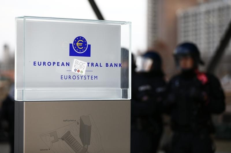 © Reuters. Hansson del BCE: La compra de deuda pública sería 'cuestionable'