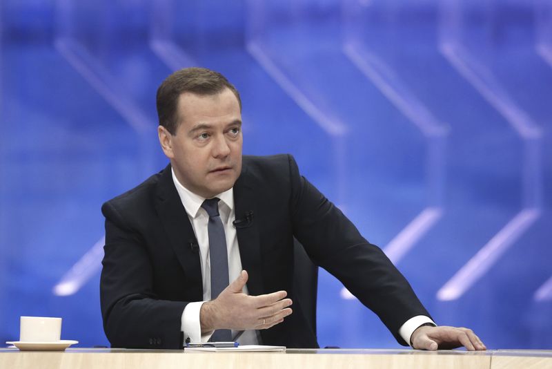 © Reuters. Russian Prime Minister Dmitry Medvedev speaks during a televised interview with Russian media in Moscow