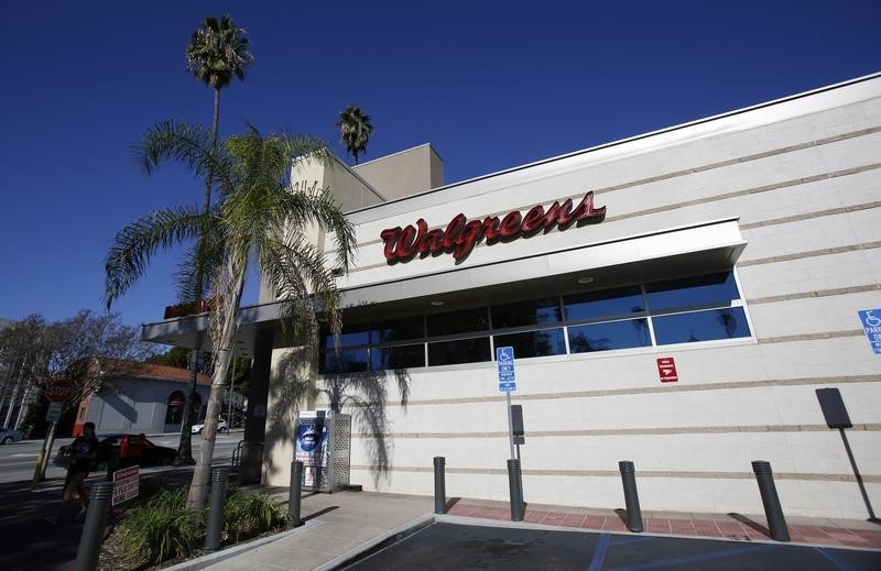 © Reuters. The entrance to a Walgreens store is pictured in Pasadena