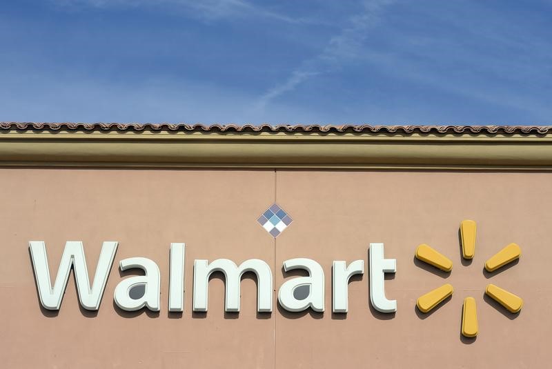 © Reuters. The Walmart logo is pictured in Los Angeles