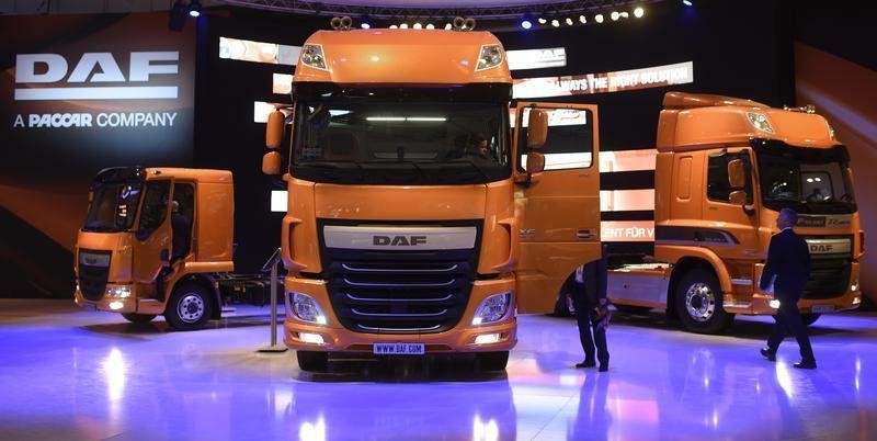 © Reuters. DAF trucks are pictured  at the booth of Dutch truck maker DAF at the IAA truck show in Hanover,
