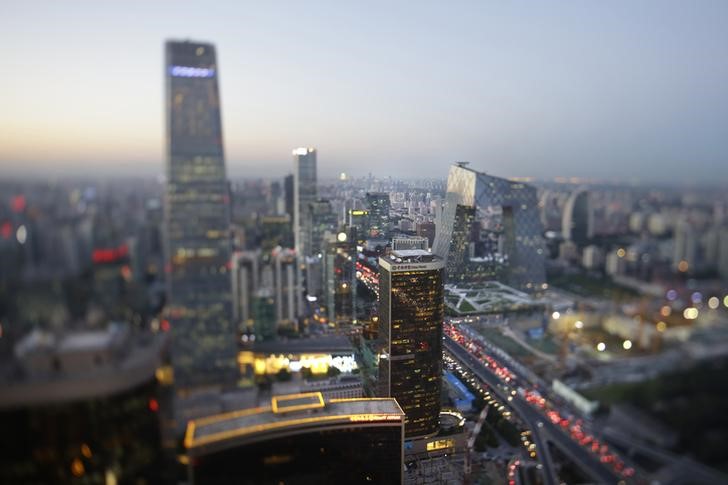 © Reuters. Buildings are pictured in Beijing's central business district