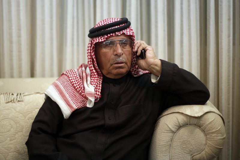 © Reuters. والد طيار أردني أسير يطلب من الدولة الاسلامية معاملة ابنه "كضيف"