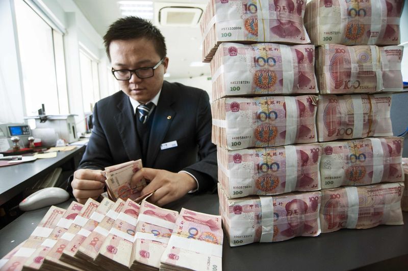 © Reuters. El Banco Popular de China considera aliviar liquidez para prestamistas